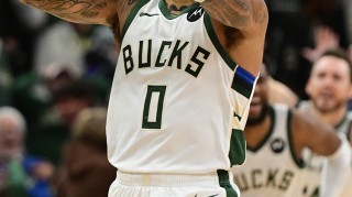 Shams：雄鹿将用延伸条款裁掉利拉德以此签下特纳