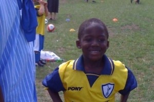 梅努社媒晒儿时照片庆祝20岁生日，至今为曼联出战63场7球2助